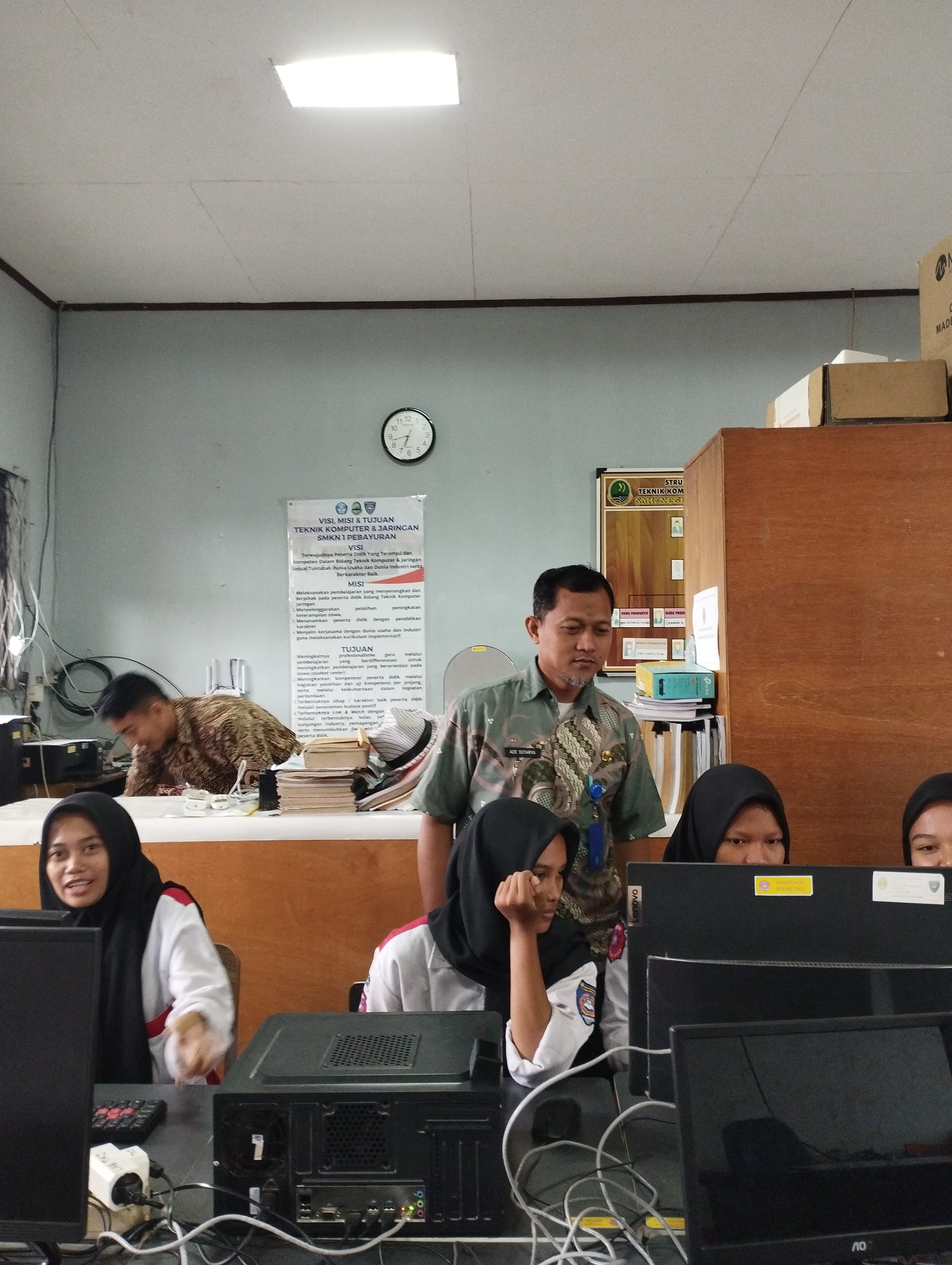 HUT RI